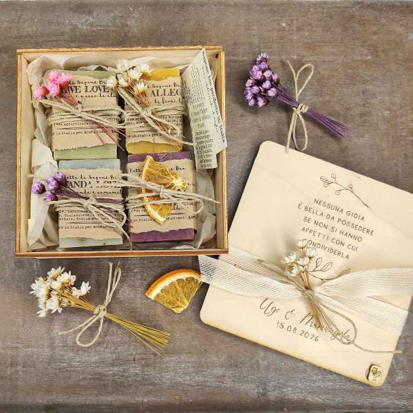 Scrigno di legno con saponi artigianali profumati bio  b Soap With Love  b   b linea Fantasy Green  b