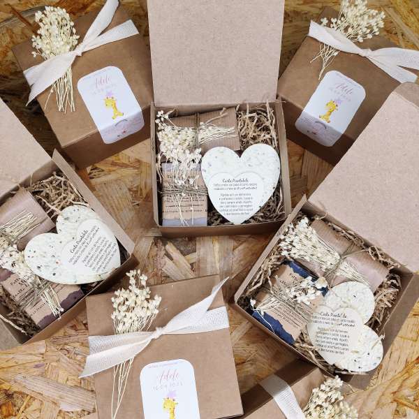 Bomboniera Sapone Artigianale Profumato NATURAL SOAP 01 con cuore in carta piantabile RAFFA GIRAFFA