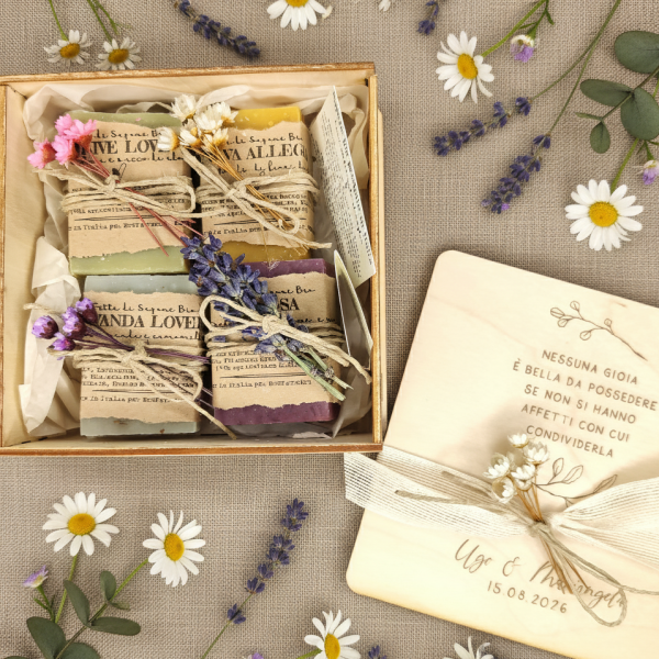 scrigno-legno-personalizzato-saponi-bio.jpg