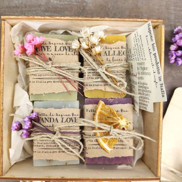 scrigno-legno-personalizzato-saponi-bio.jpg