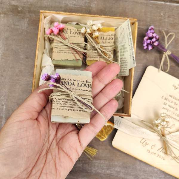 scrigno-legno-personalizzato-saponi-bio.jpg