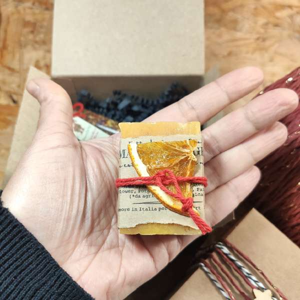 box-natale-artigianale-lunetto-composta-tisana-sapone