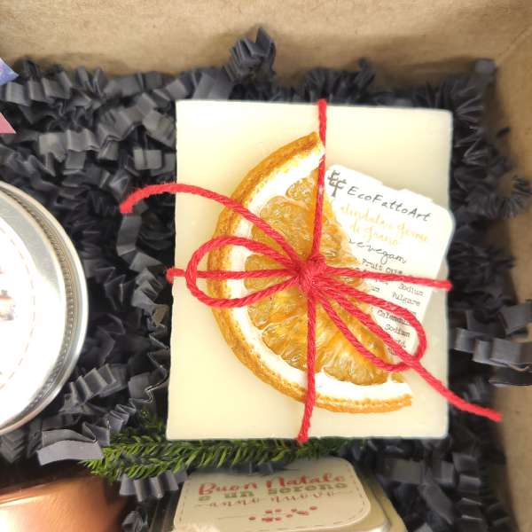 box-natale-artigianale-candela-sapone-tisana